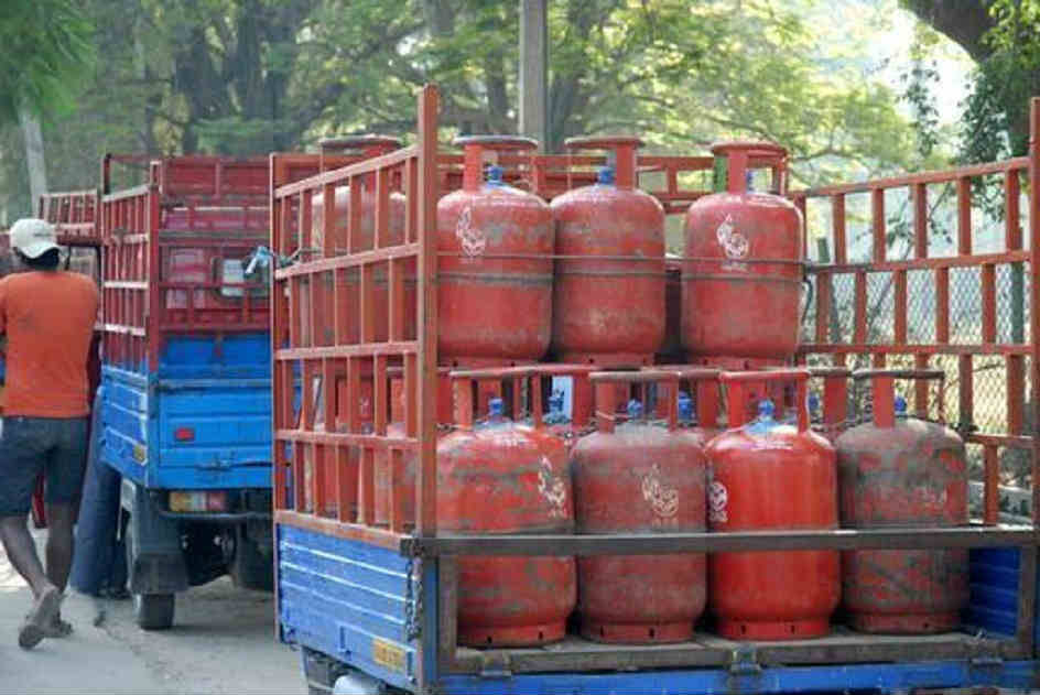डोटीमा खाना पकाउने एलपी ग्यासको अभाव