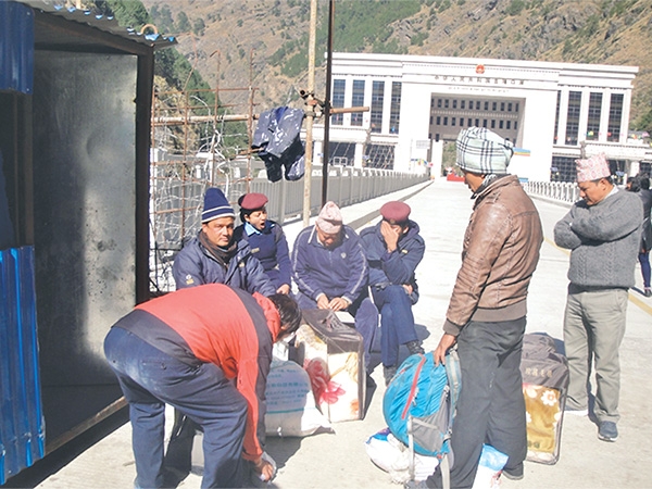 ‘प्रहरीले अब हातले खोलेर आँखाले हेर्ने’ 