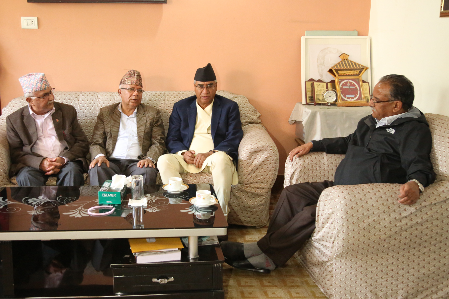 ओली र देउवाद्वारा दाहालप्रति श्रद्धाञ्जली व्यक्त 