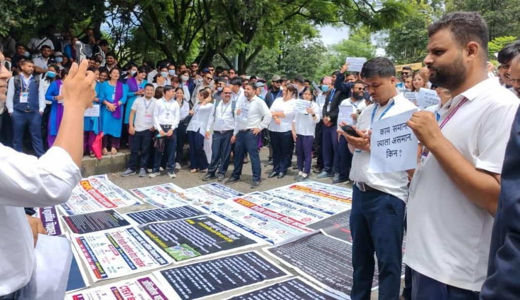 सीटीइभीटीका करार तथा ज्यालादारी कर्मचारीद्वारा केन्द्रीय कार्यालय घेराउ