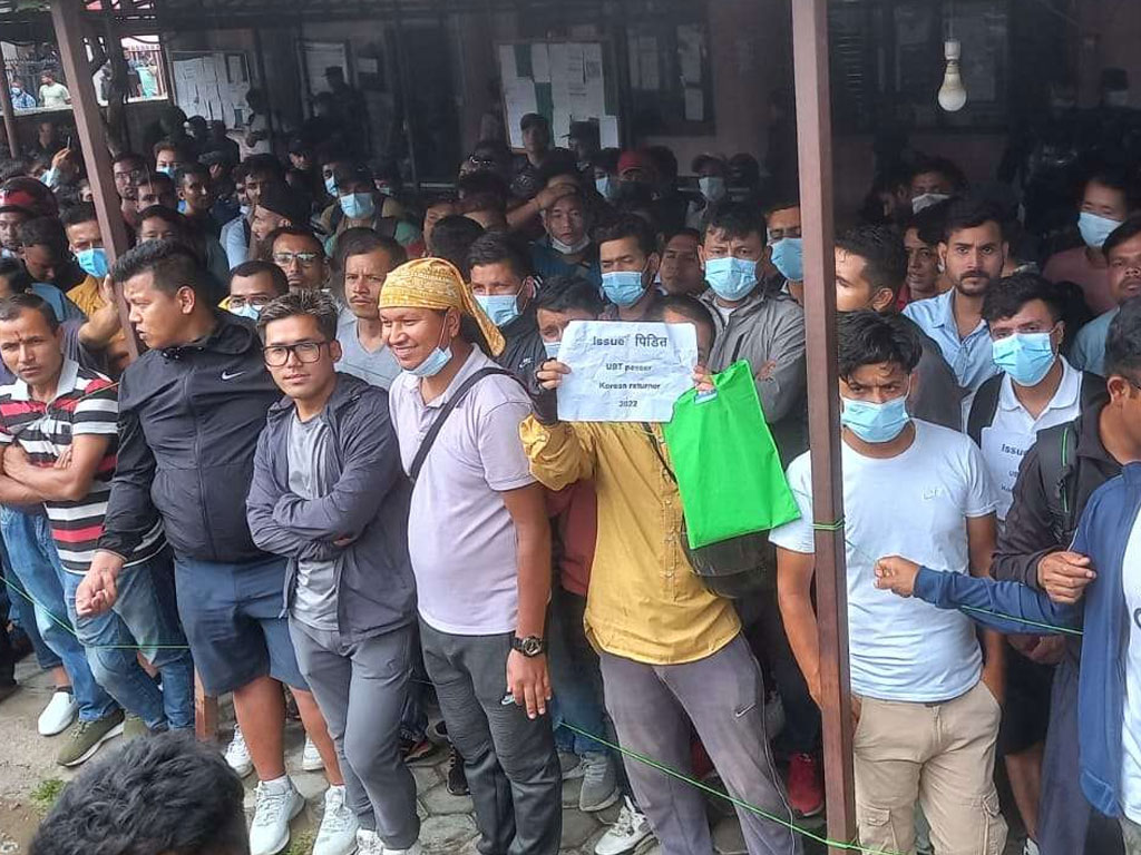 दक्षिण कोरिया जाने युवाहरूले घेरे इपीएसको कार्यालय, सम्झौतापत्र बनाउन माग