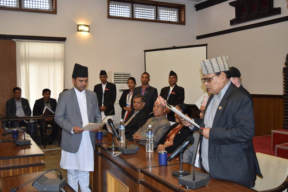 संघीय संसदका नवनियुक्त दुई सचिवको शपथ