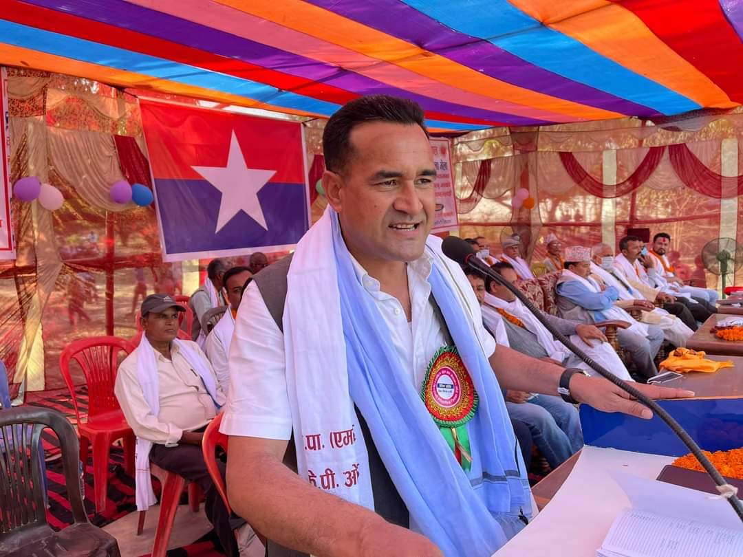 एमाले क्षतविक्षत पार्ने योजना सहित प्रचण्ड मिल्न आएको युवासंघ अध्यक्ष सिंहको आरोप