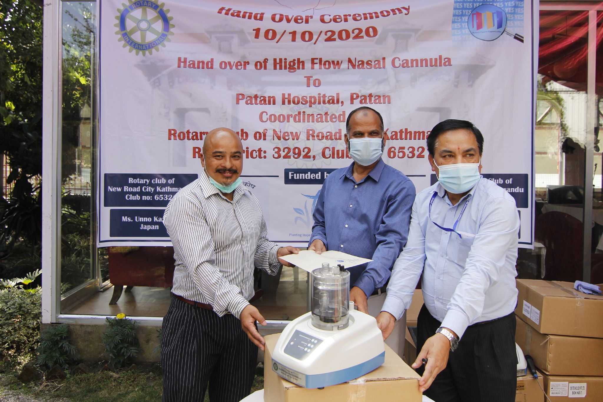रोटरी क्लब अफ न्यूरोड सिटीद्वारा पाटन अस्पताललाई स्वास्थ्य सामग्री हस्तान्तरण