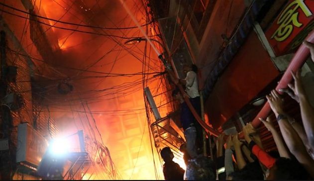 बंगलादेशको राजधानी ढाकामा भीषण आगलागी, ७८ जनाको मृत्यु