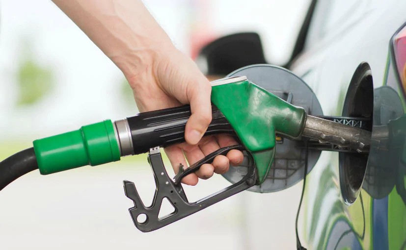 पाँच पेट्रोल पम्प तथा उद्योग विरुद्ध मुद्दा दायर