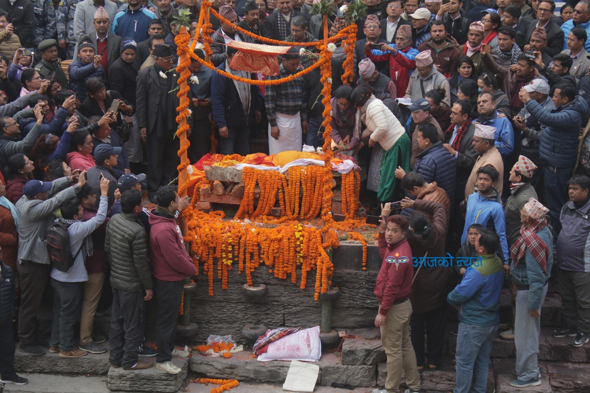 भरतमोहनलाई दिए तीन छोरीले दागबत्ती (फोटो फिचर)