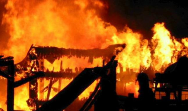 आगलागीबाट ६ घर जलेर नष्ट