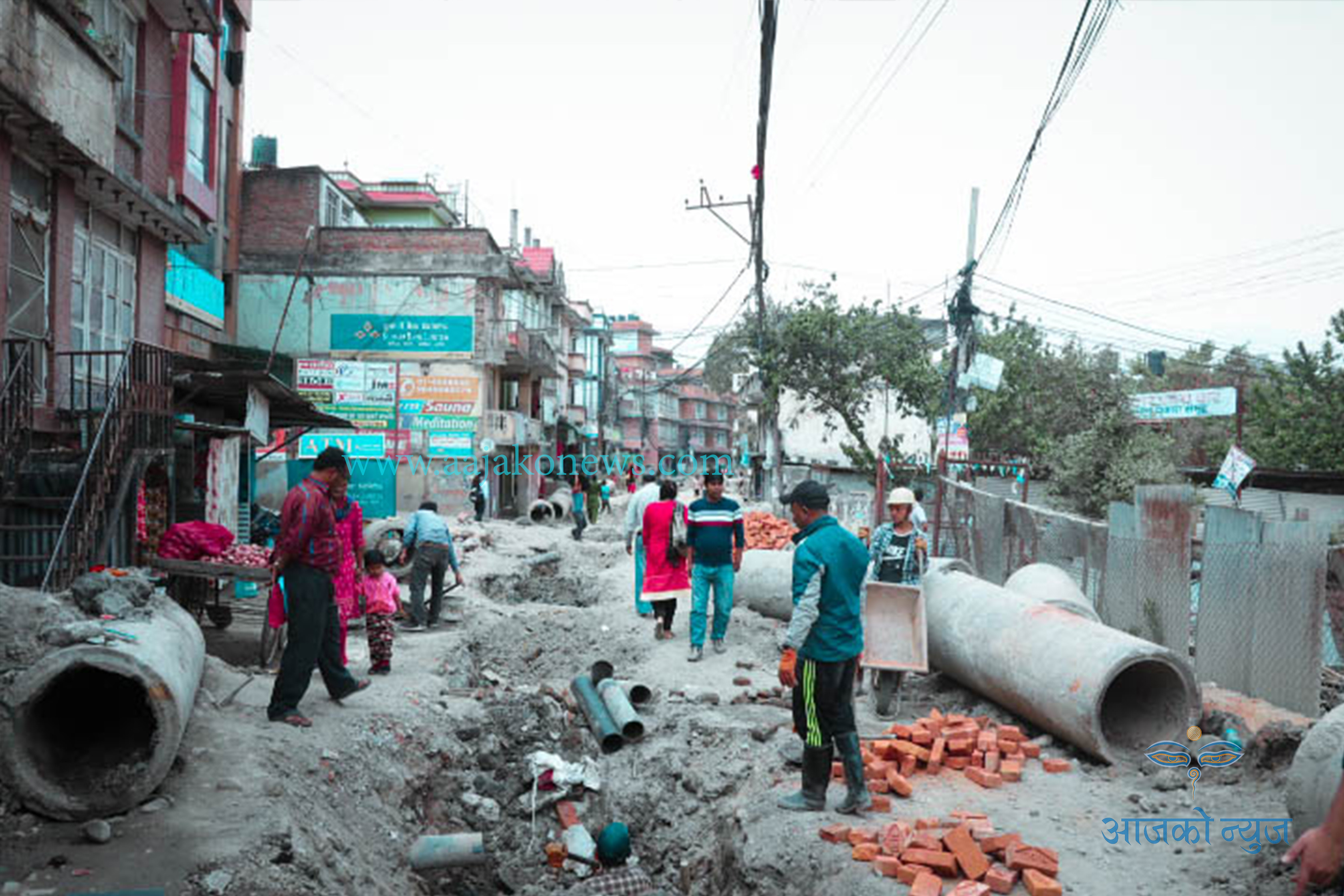 सास्ती झेल्दै, विकास पर्खिंदै