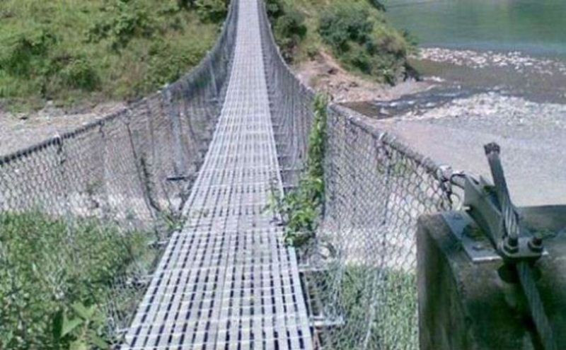 नेपाल–भारत जोड्ने झोलुङ्गे पुल चार दिनका लागि बन्द