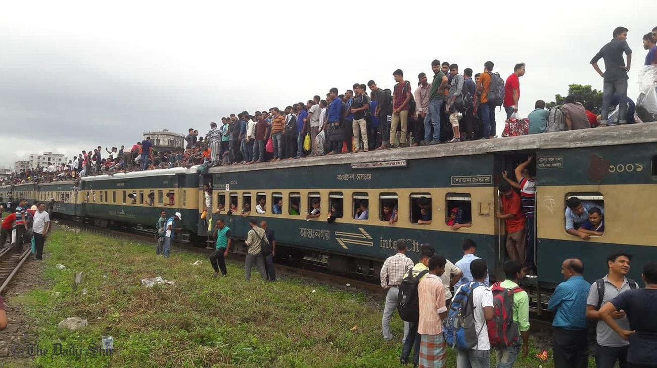 रेल दुर्घटना : चार जनाको मृत्यु, एक सय घाइते