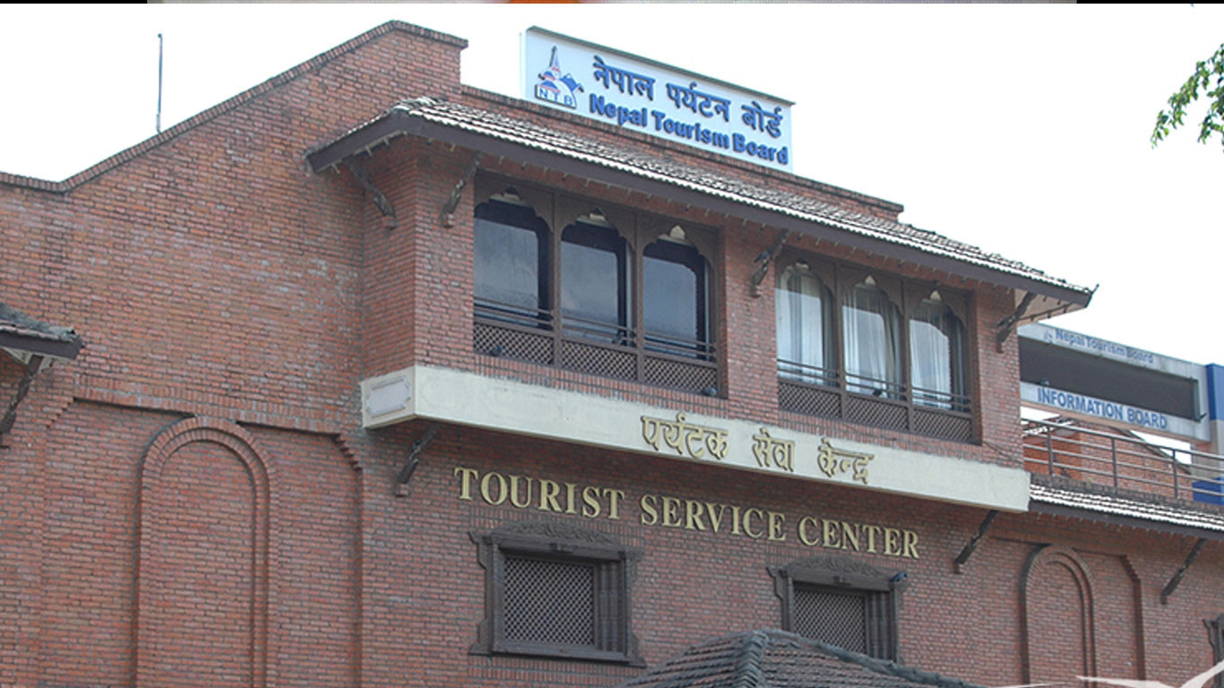 पर्यटक आगमन बढ्दै तर खर्च भने घट्दै
