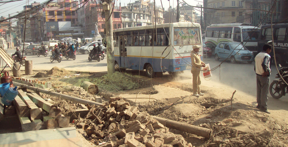 त्रिपुरेश्वर–नागढुंगा सडक : चेकपोस्ट खण्ड अलपत्र, धुलो र खाल्डाले सास्ती