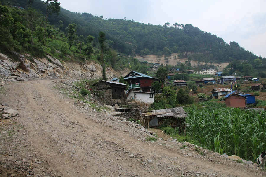 दुवैतर्फबाट अघि बढ्यो नेपाल-चीन जाेड्ने ओलाङचुङगाेला लोकमार्गको काम