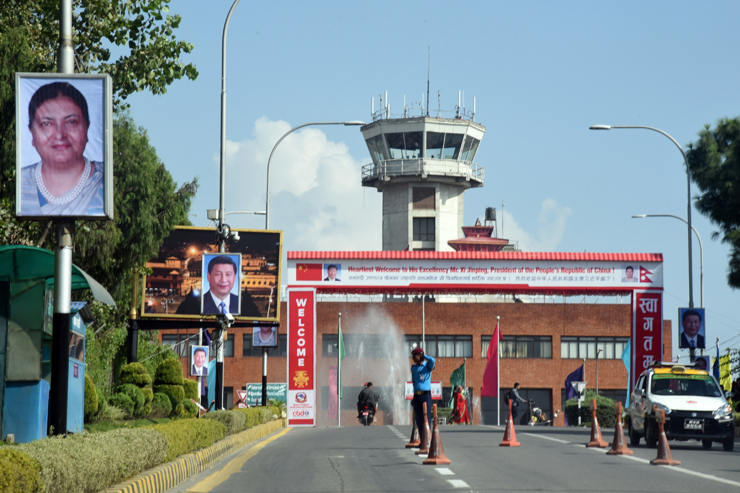 चिनियाँ राष्ट्रपति सीकाे जहाज नेपाली आकाशमा, सडकमा स्वागतको भव्य तयारी