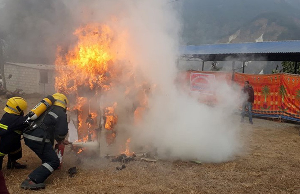 खेलमैदानमा आगलागी: सेनाद्वारा नियन्त्रण र घाइतेको उद्धार