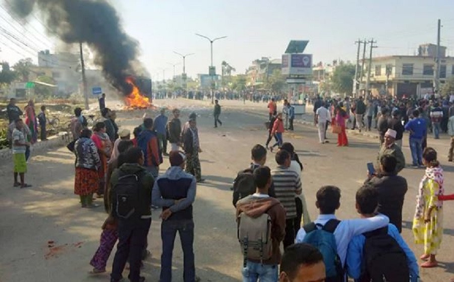 ट्रकको ठक्करबाट विद्यार्थी घाइते : कोहलपुर क्षेत्र तनावग्रस्त