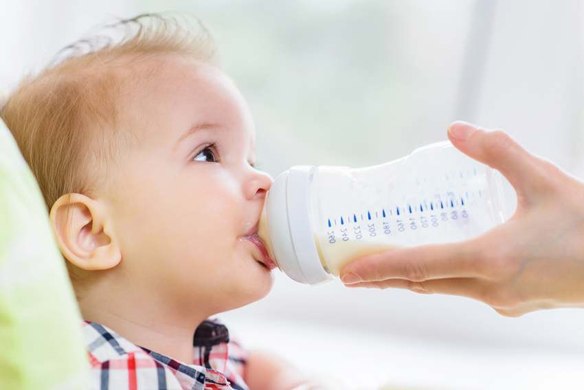 स्वस्थ दूध पिउने बच्चाहरुमा मोटोपनको जोखिम कमः अध्ययन