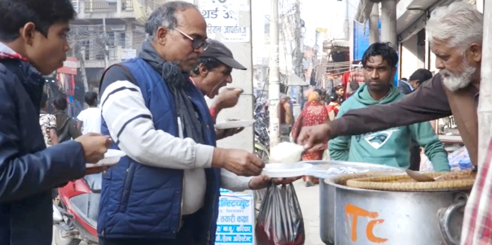 प्रदेश १ मा सस्तोमा खाना खुवाउनेको लहर : विराटनगरमा १०, झापामा ५, इनरुवामा निःशुल्क