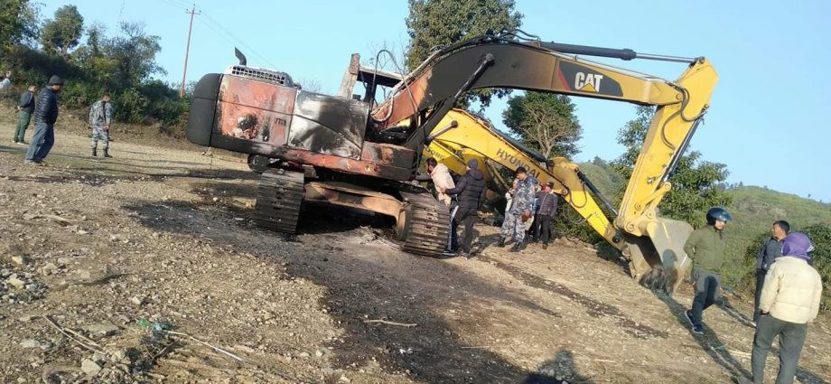 विप्लव समूहद्वारा बम विस्फोट र ३ स्काभेटरमा आगजनी
