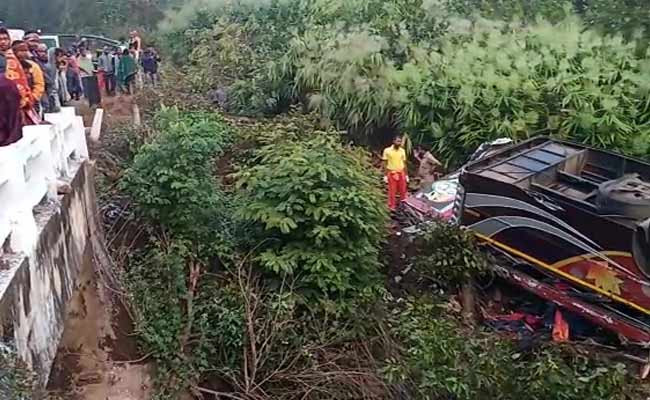 भारतकाे उडिसामा बस दुर्घटना हुँदा ७ जनाकाे मृत्यु