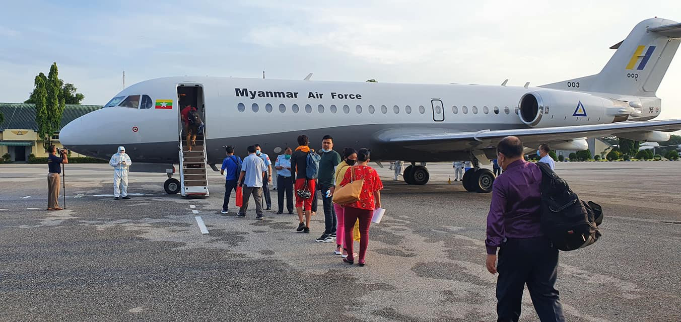 म्यानमारबाट २६ नेपाली लिएर आयाे विमान, फर्कँदा आफ्ना नागरिक लैजाने