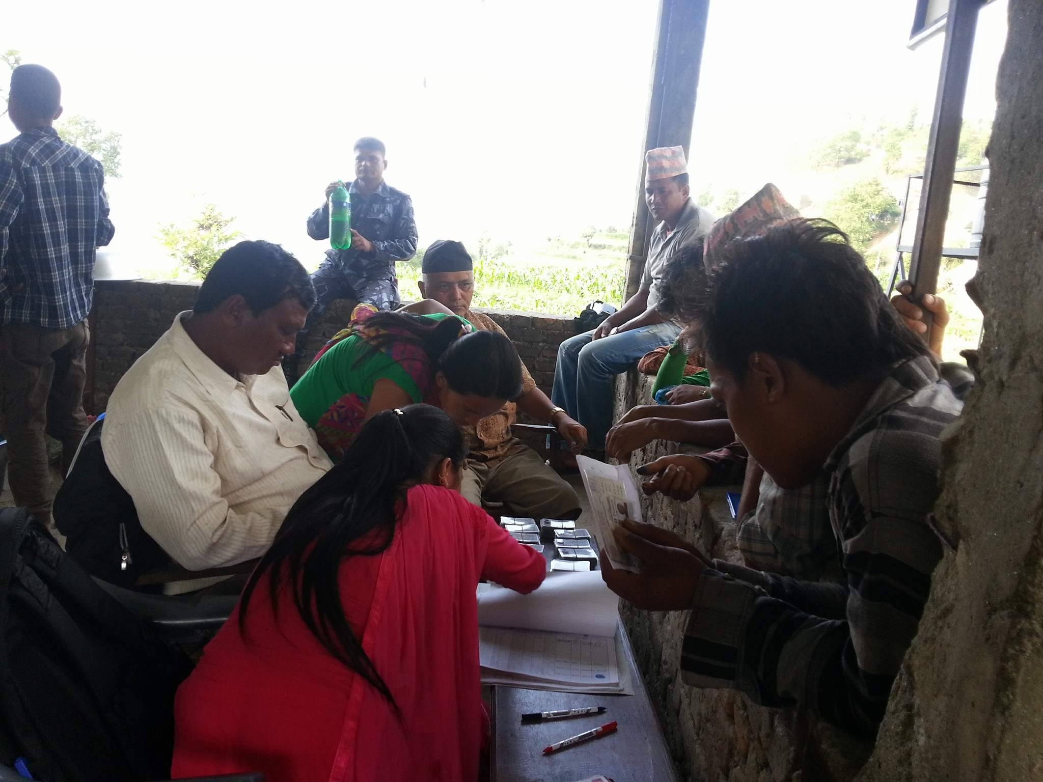 रसुवामा ९० प्रतिशत मतदाता परिचयपत्र वितरण