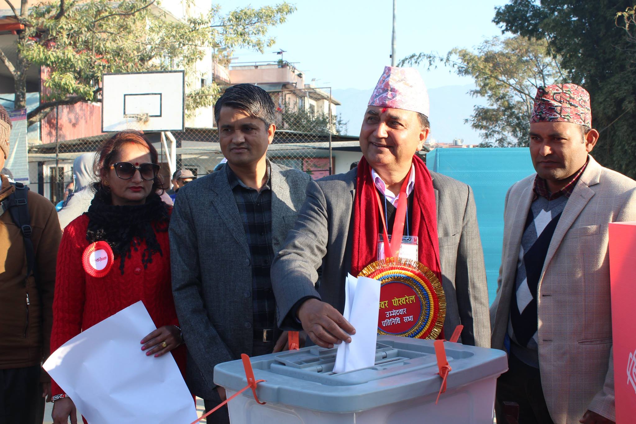 काठमाडौँ ५ मा इश्वर पोखरेललाई दोब्बर मतको अग्रता 