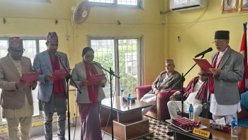 सुदूरपश्चिममा एमालेका तीन मन्त्री र एक राज्यमन्त्रीले लिए शपथ