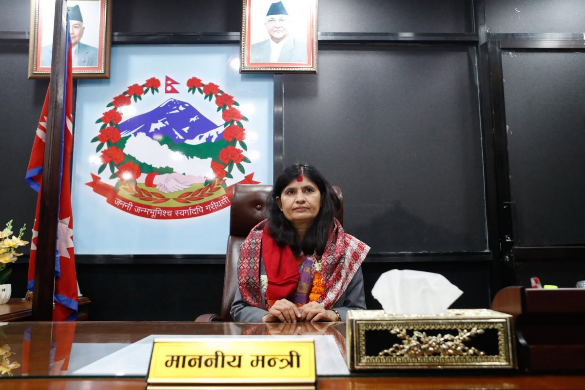 "सुशासन र संघीयता कार्यान्वयनमा दृढ छु : मन्त्री भगवती न्यौपाने"