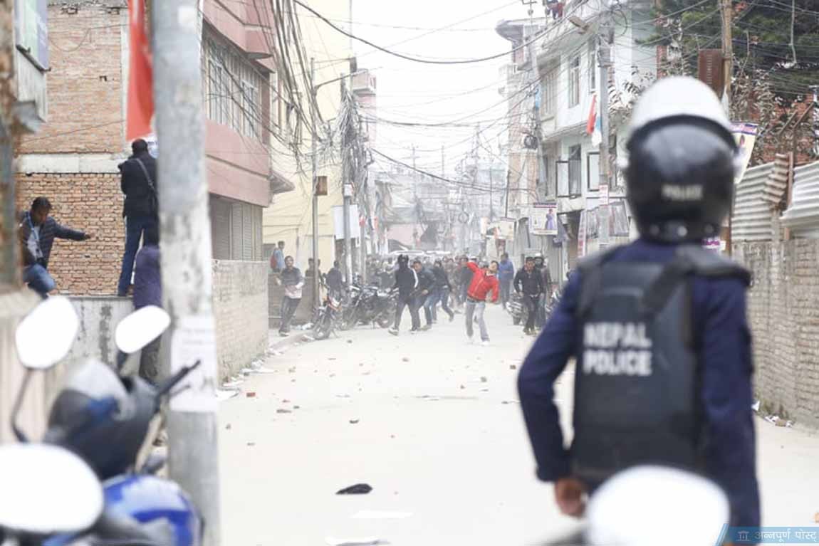 नेविसंघका दुई समूहबीच झडप