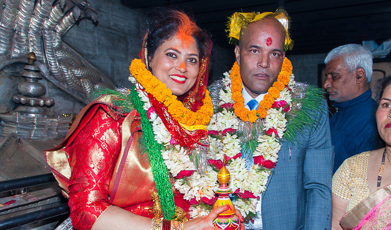 सांसद् अमरेशले कसे लगनगाँठाे