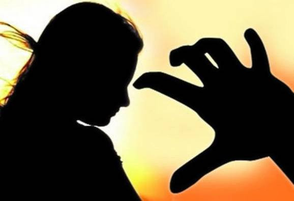किशोरीको सामूहिक बलात्कार