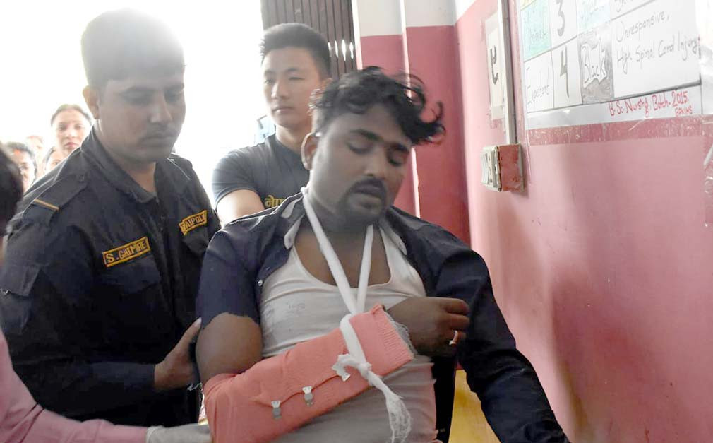 सुनसरीमा गाेली चल्याे, प्रहरीसहित दुई घाइते