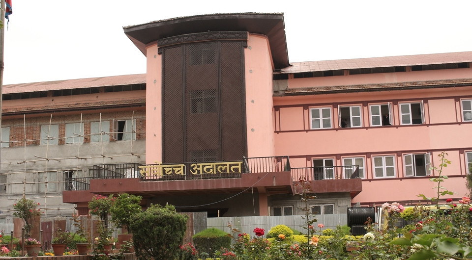 जन्मसिद्धका सन्तानलाई वंशजको नागरिकता दिने निर्णय कार्यान्वयन नगर्न सर्वोच्चले दियो आदेश