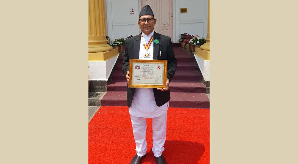 सरकारले प्रतिबन्ध लगाएका विप्लवका नेतालाई राष्ट्रपतिले दिइन् पदक !
