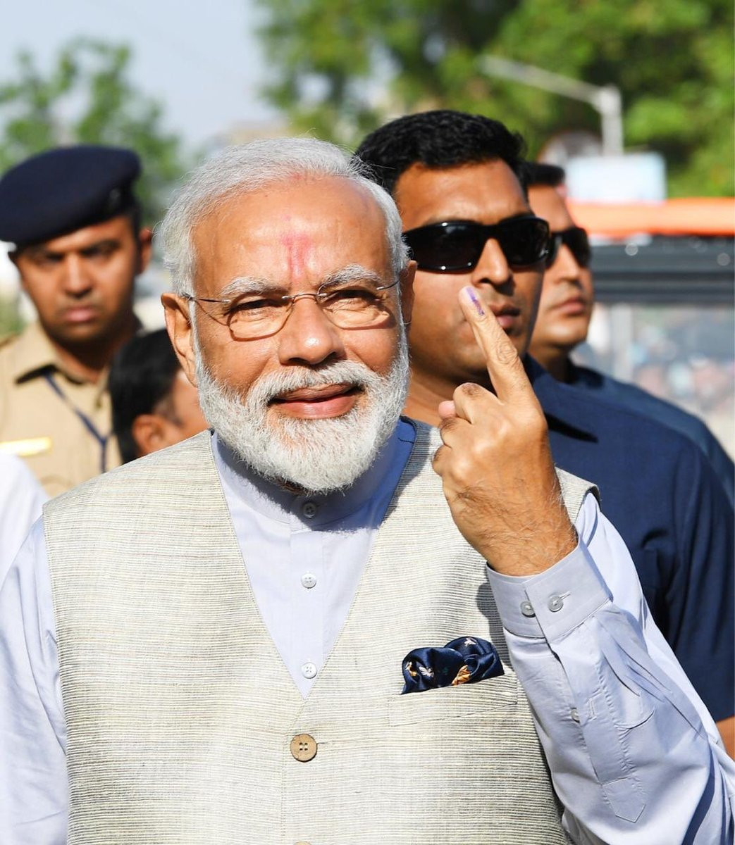 भारतमा तेस्रो चरणको चुनाव : प्रधानमन्त्री मोदीले हाले भाेट