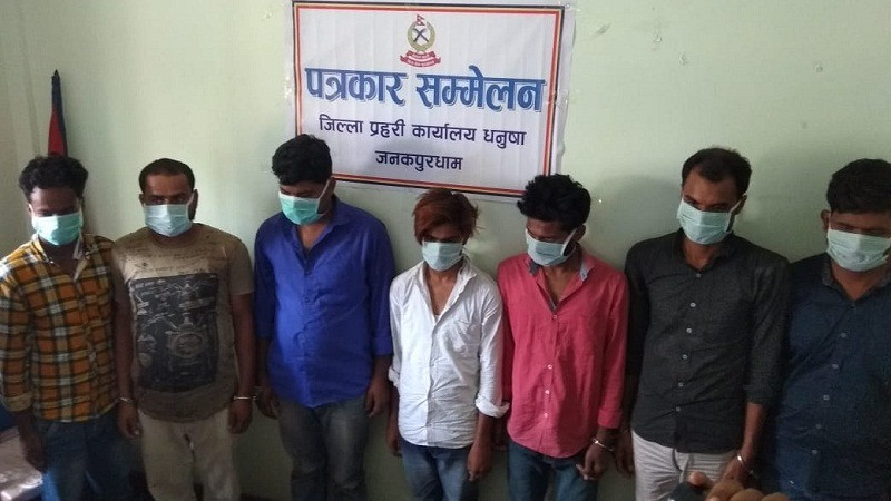 हतियारसहित मन्दिर लुट्न पुगेका आठ भारतीय पक्राउ