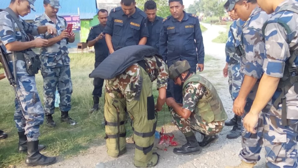 माेरङका विभिन्न ठाउँमा बम