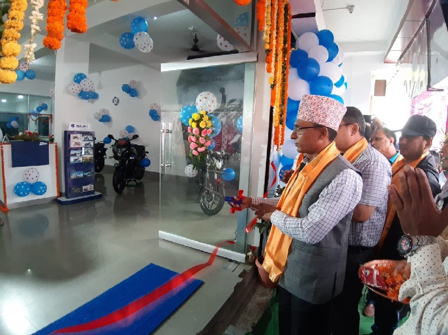 विराटचाेकमा बजाजकाे शाेरुम