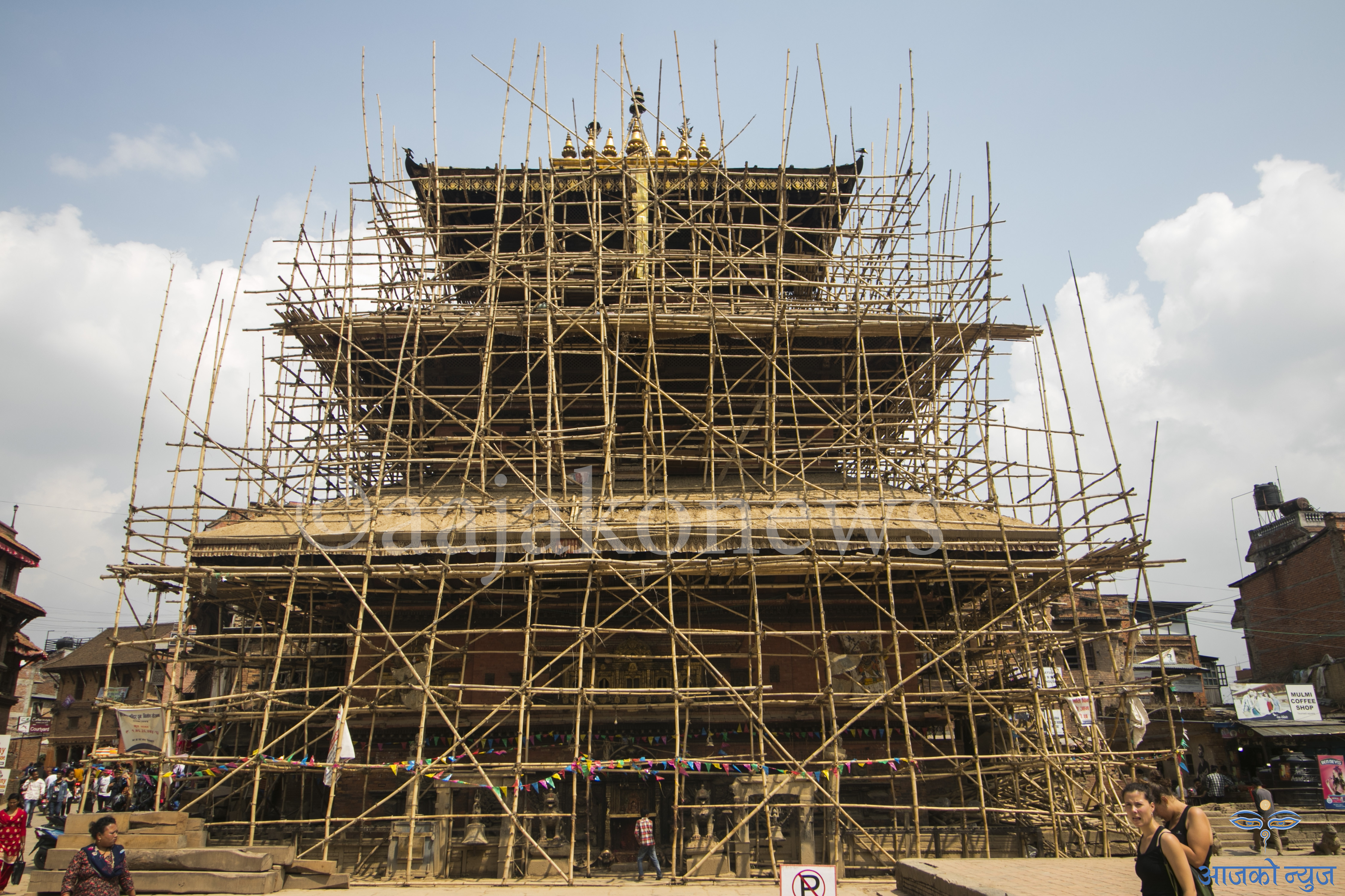 भक्तपुर दरबार क्षेत्र पुरानै स्वरूपमा निर्माण हुँदै (फोटोफिचर)