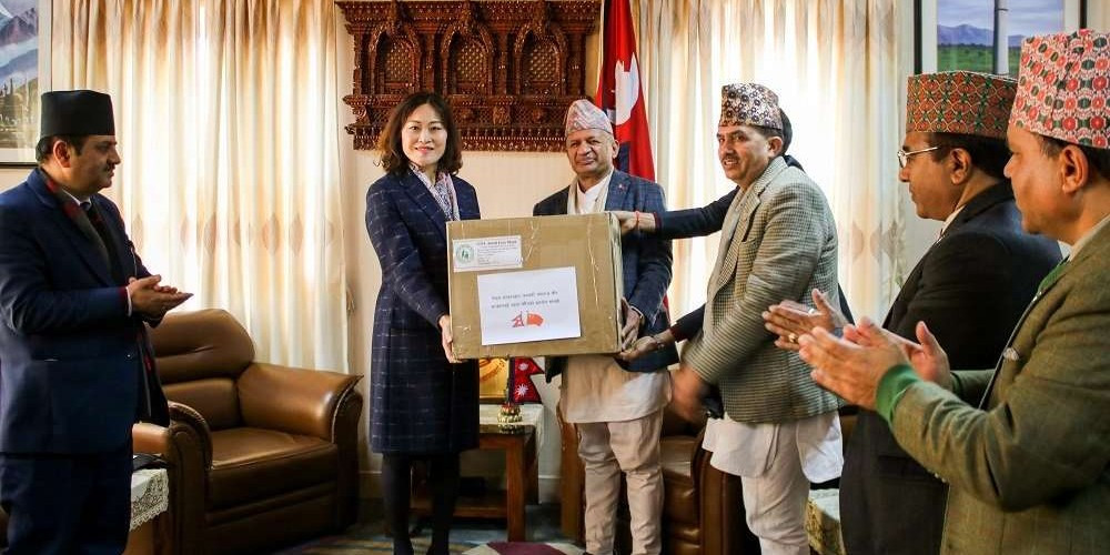 नेपालद्वारा चीनलाई १ लाख प्राेटेक्टिभ मास्क हस्तान्तरण