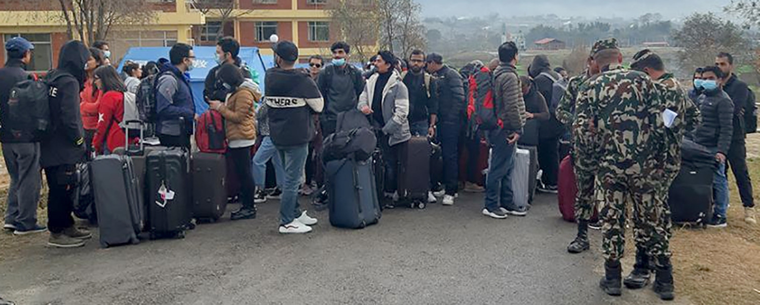 चीनबाट ल्याइएका नेपालीमा काेराेना संक्रमण पाइएन, खुसीसाथ फर्किए घर