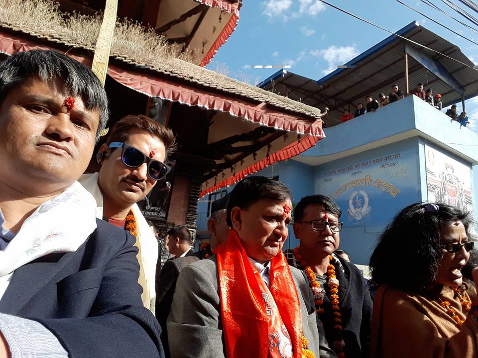 इश्वर पोखरेलको प्रचारमा निखिल उप्रेतीदेखि कोमल वलीसम्म (फोटोफिचर)