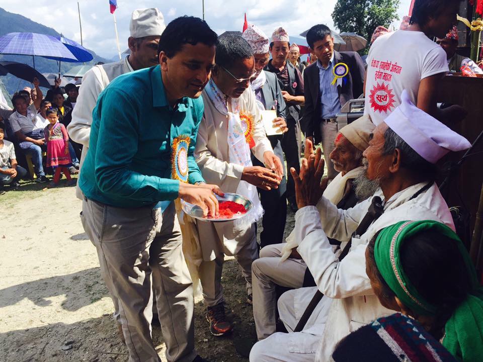 ताप्लेजुङमा एक महिनामा तीन हजार जना एमालेमा प्रवेश, बामपन्थीकाे जित सुनिश्चित 