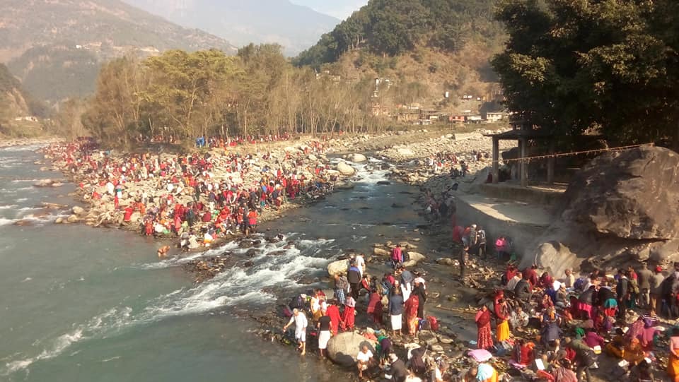 नुवाकोट र रसुवाको सीमाक्षेत्र बेत्रावतीमा श्राद्ध गर्नेको घुइँचो