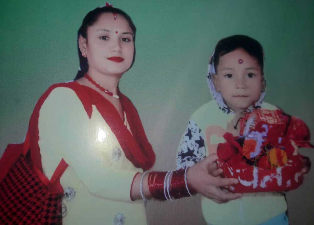 १२ दिन देखि आमा छोरा बेपत्ता