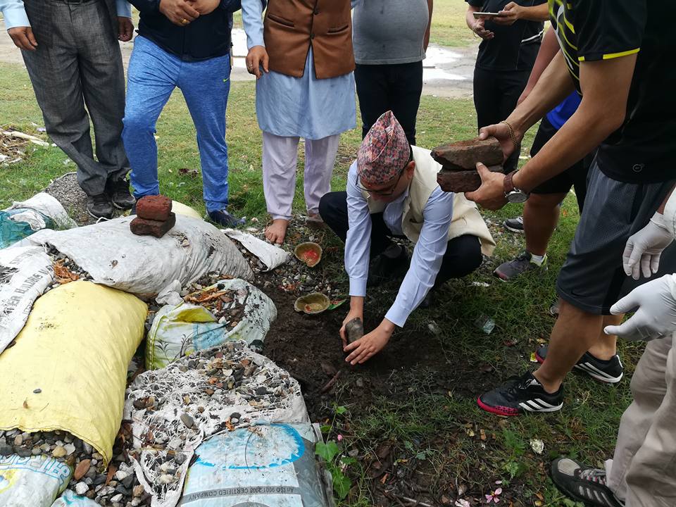 ११ औँ सातामा नारायणी नदी बचाउ अभियान: सांसद पोखरेले यसरी उचाले फोहोर