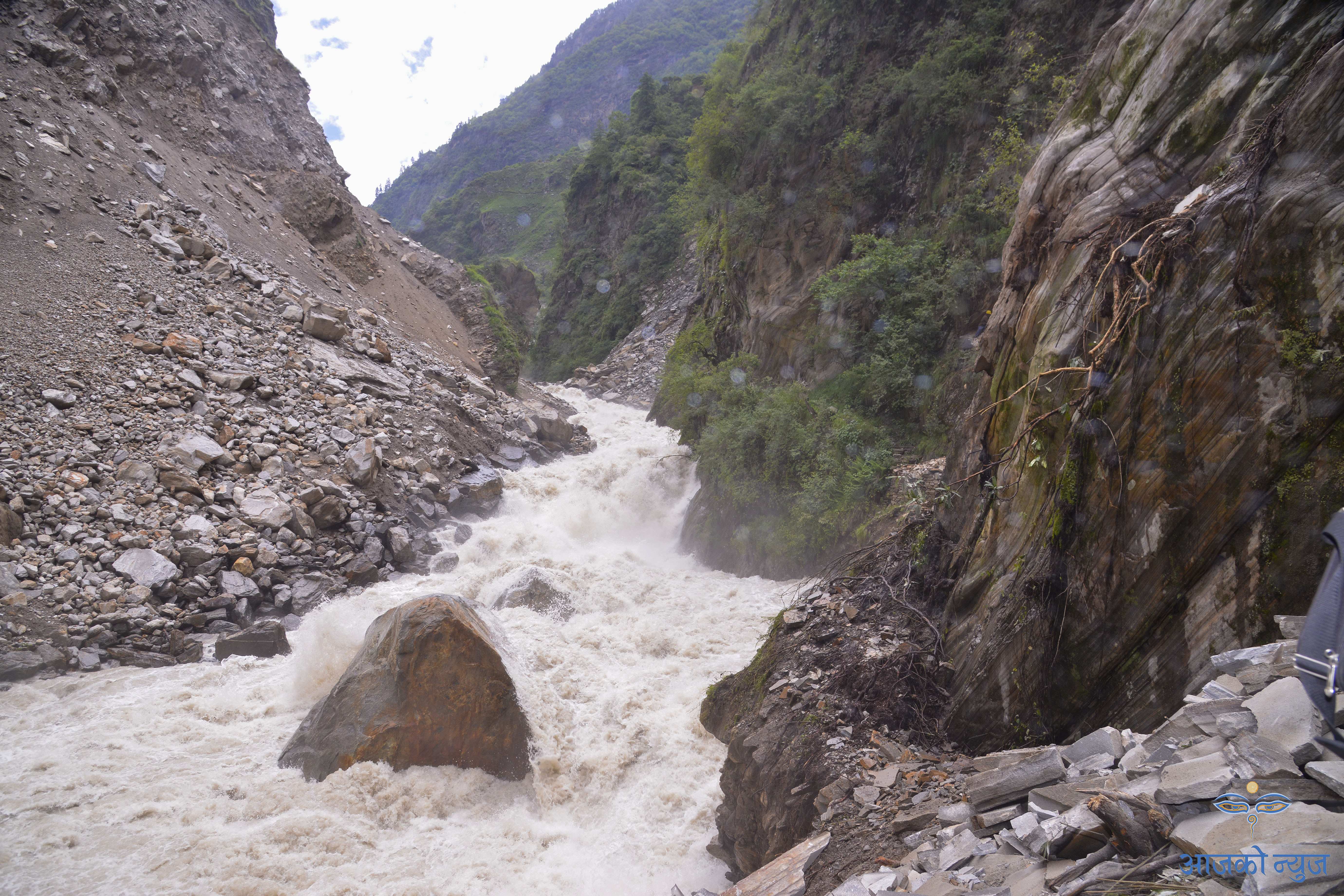 पहाडसँग सेनाको पौँठेजोरी (भिडियाेसहित)