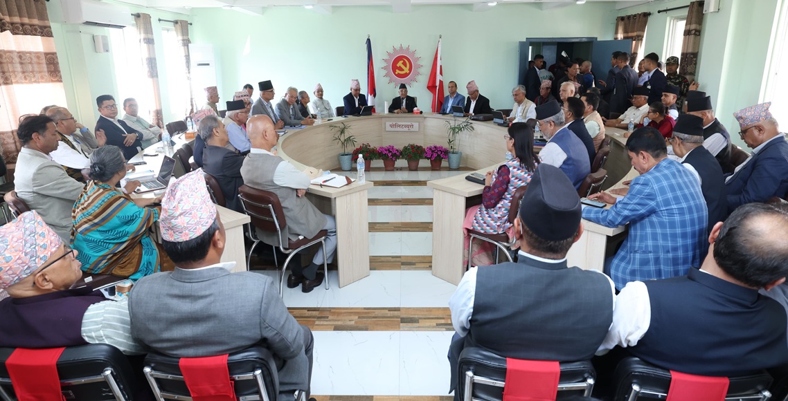 एमाले पोलिटब्युरो बैठक च्यासलमा सुरू, पदाधिकारी संख्या घटाइ १५ बनाउने निर्णय
